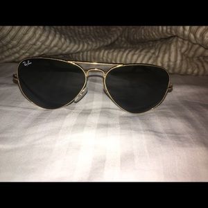 women’s Aviator Raybans